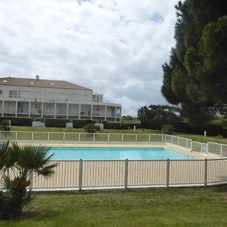 Cosy Avec Piscine, Pres Du De Tanchet Et Plages, - Fr-1-325-129 *