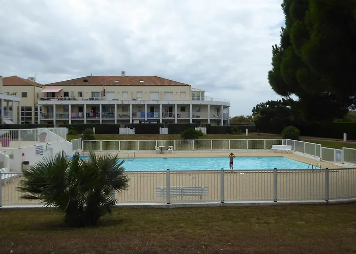 Cosy Avec Piscine, Pres Du De Tanchet Et Plages, - Fr-1-325-129 Apartman